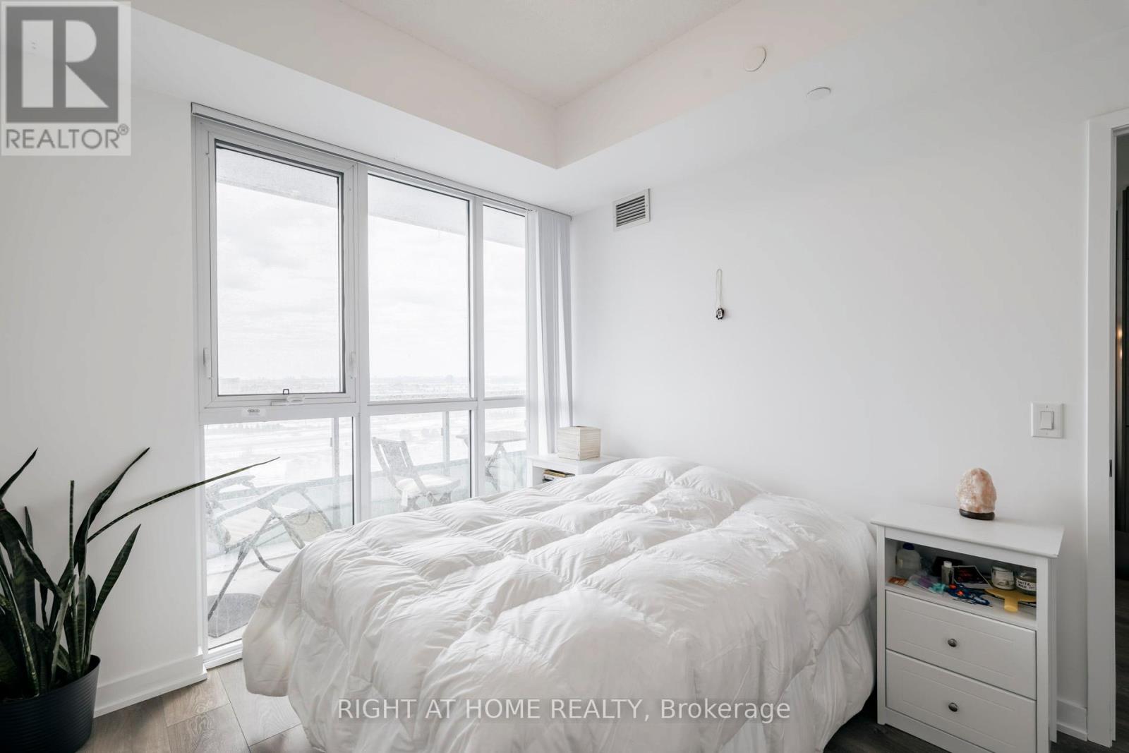 1607 - 38 Honeycrisp Crescent, Vaughan, Ontario L4K 0M8 - Photo 15 - N12902508