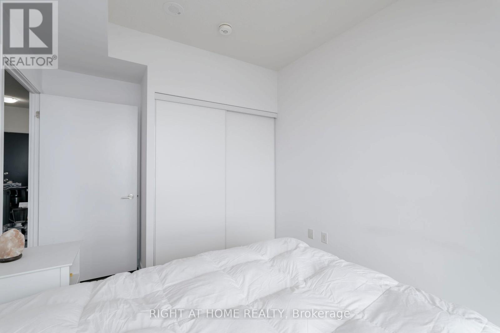 1607 - 38 Honeycrisp Crescent, Vaughan, Ontario L4K 0M8 - Photo 16 - N12902508