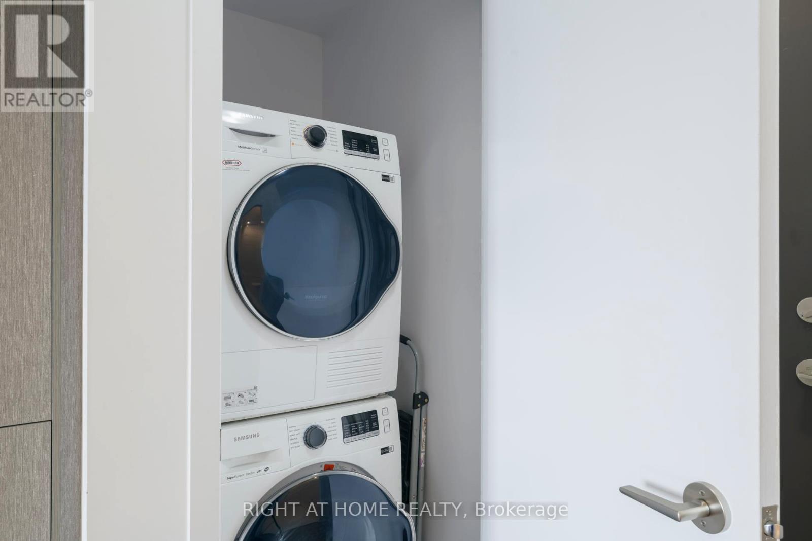 1607 - 38 Honeycrisp Crescent, Vaughan, Ontario L4K 0M8 - Photo 18 - N12902508