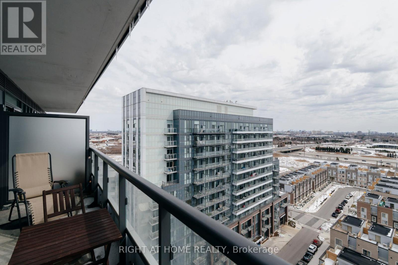 1607 - 38 Honeycrisp Crescent, Vaughan, Ontario L4K 0M8 - Photo 19 - N12902508