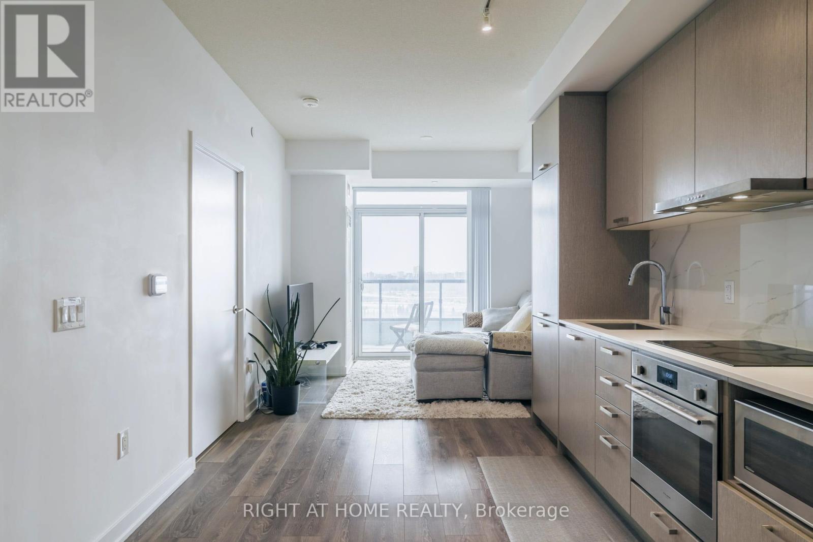 1607 - 38 Honeycrisp Crescent, Vaughan, Ontario L4K 0M8 - Photo 4 - N12902508