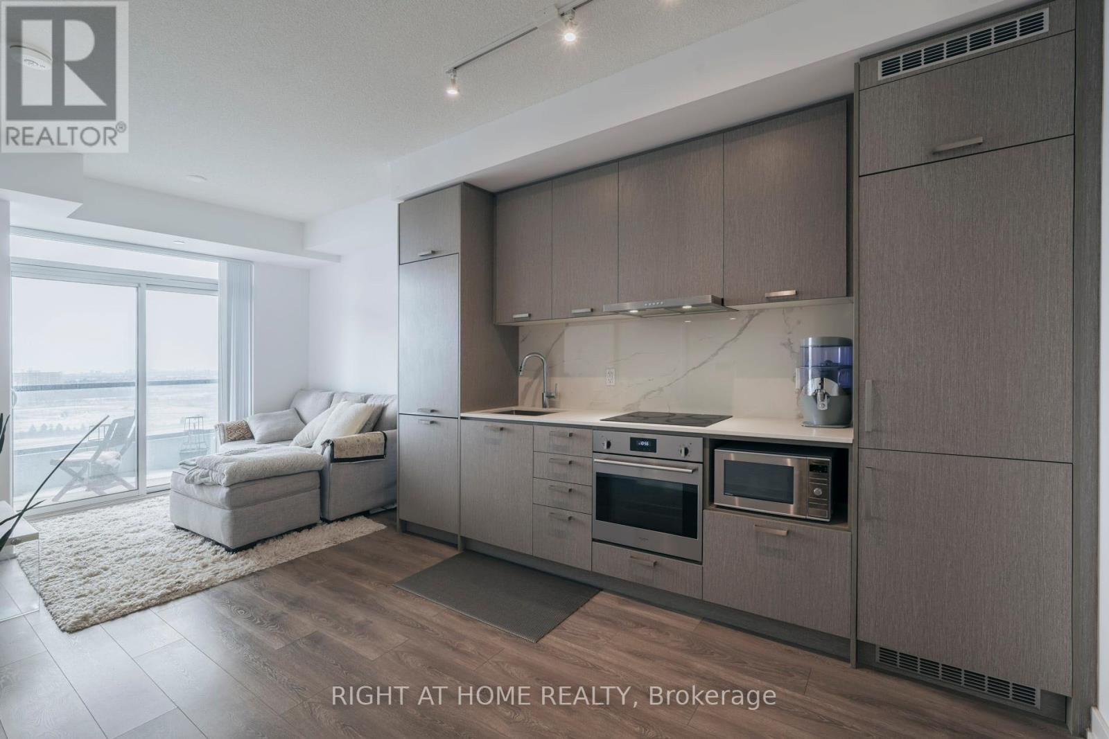 1607 - 38 Honeycrisp Crescent, Vaughan, Ontario L4K 0M8 - Photo 6 - N12902508