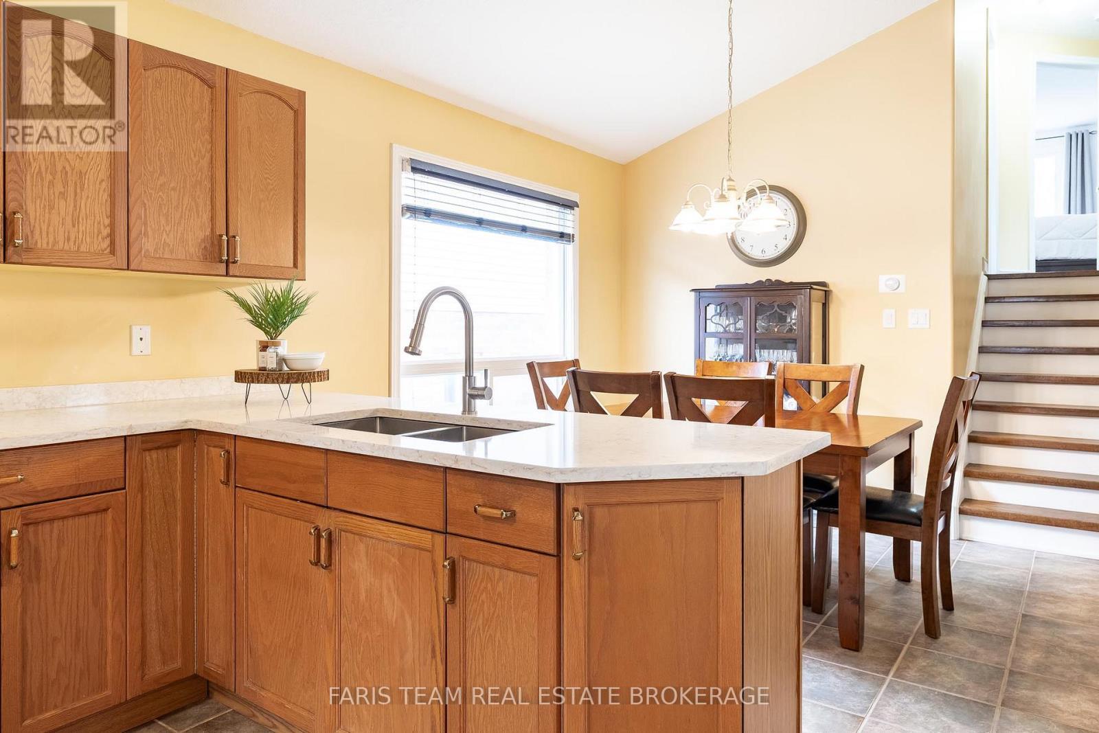 41 Wallace Street, New Tecumseth, Ontario  L9R 2G5 - Photo 11 - N12902556