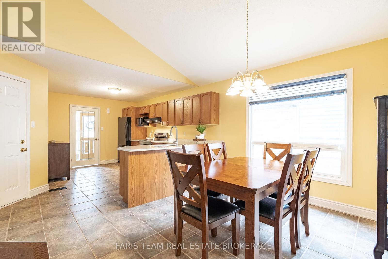 41 Wallace Street, New Tecumseth, Ontario  L9R 2G5 - Photo 13 - N12902556