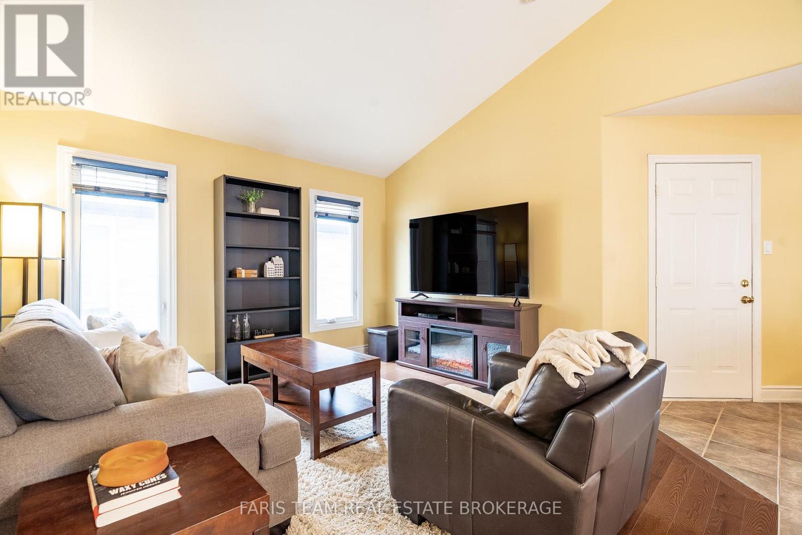 41 Wallace Street, New Tecumseth, Ontario  L9R 2G5 - Photo 15 - N12902556