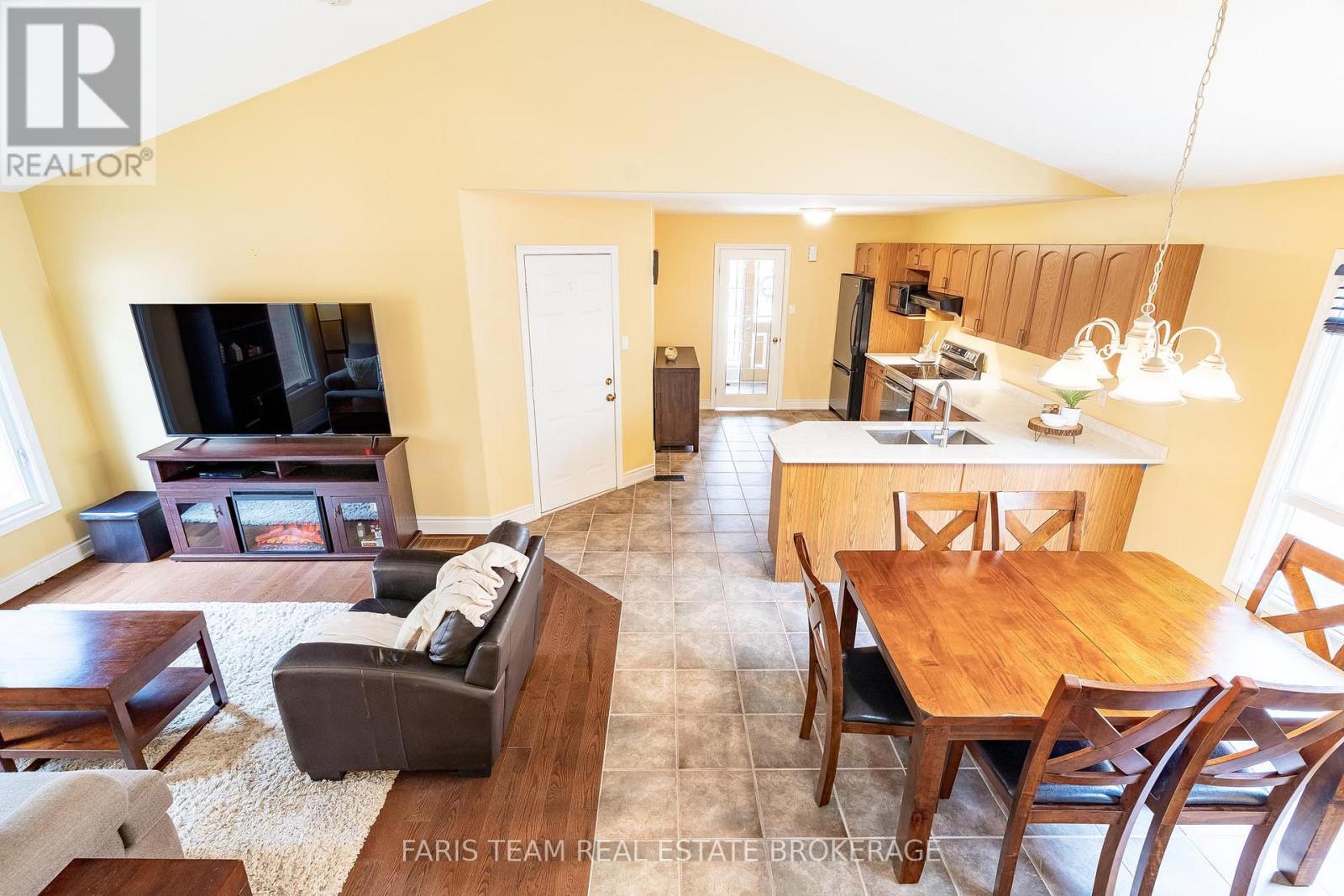 41 Wallace Street, New Tecumseth, Ontario  L9R 2G5 - Photo 18 - N12902556