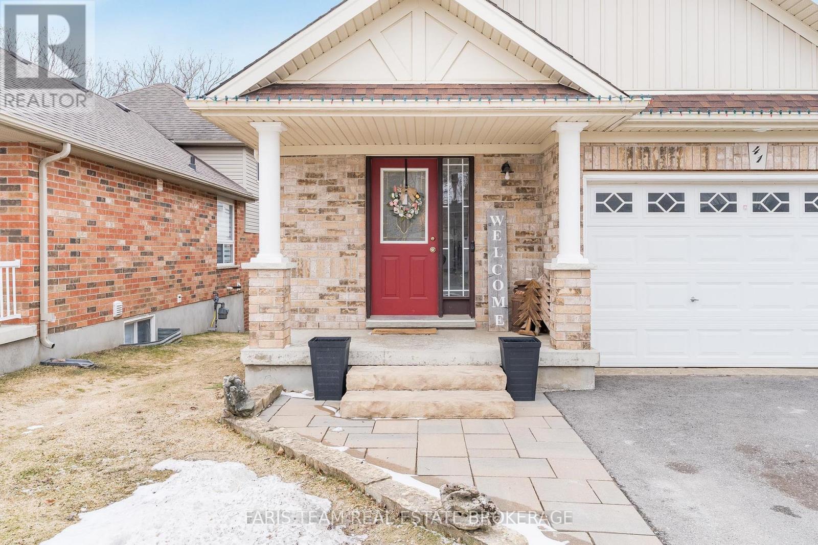 41 Wallace Street, New Tecumseth, Ontario  L9R 2G5 - Photo 5 - N12902556