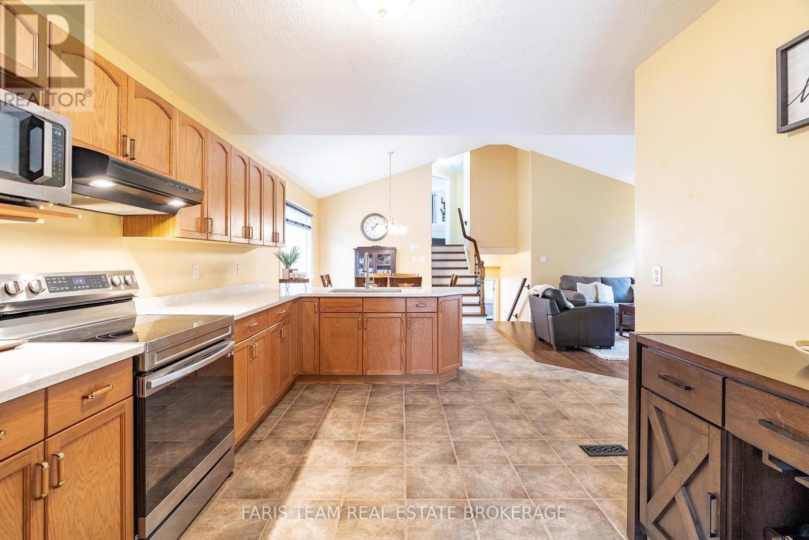 41 Wallace Street, New Tecumseth, Ontario  L9R 2G5 - Photo 6 - N12902556