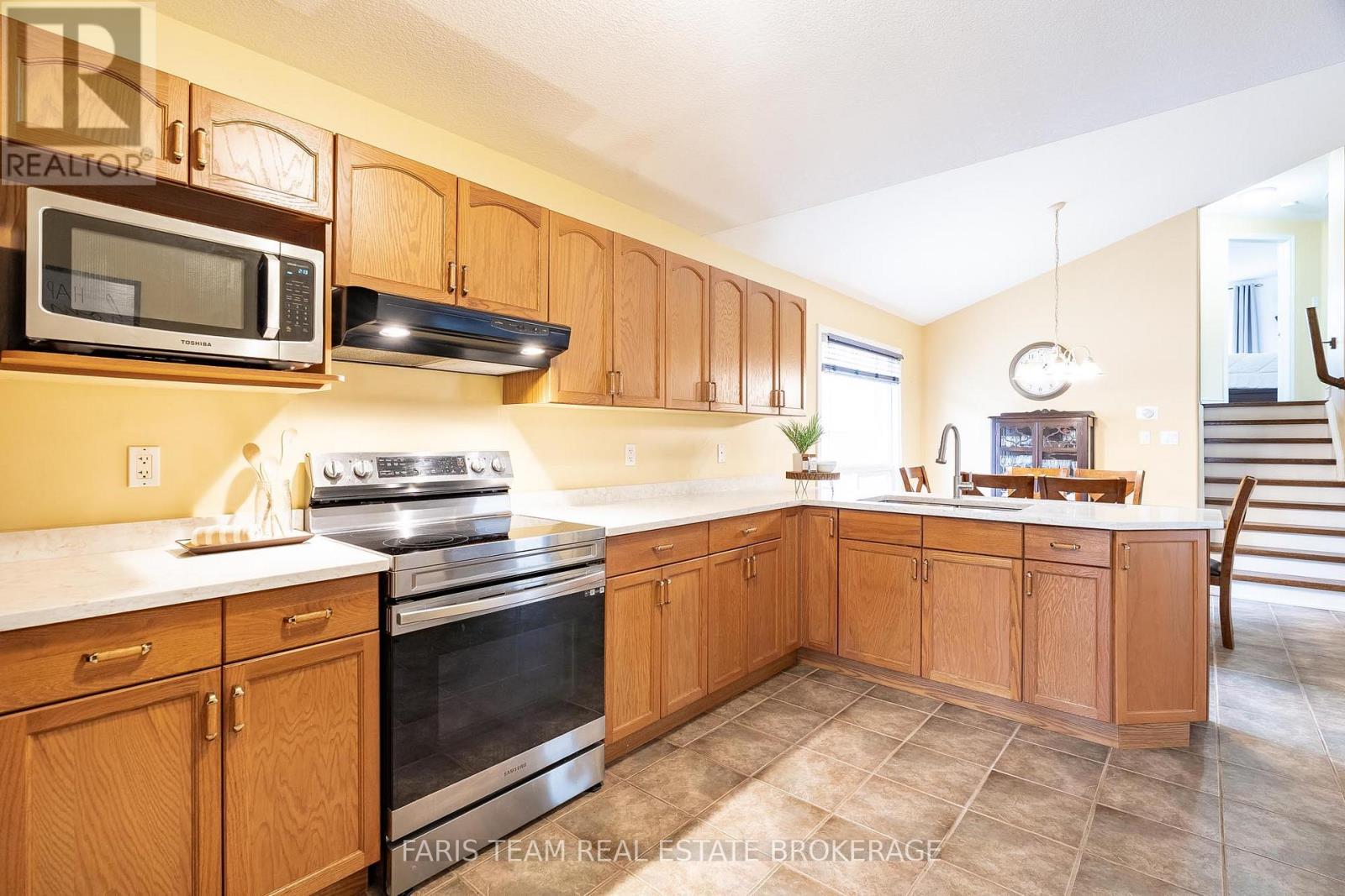 41 Wallace Street, New Tecumseth, Ontario  L9R 2G5 - Photo 7 - N12902556