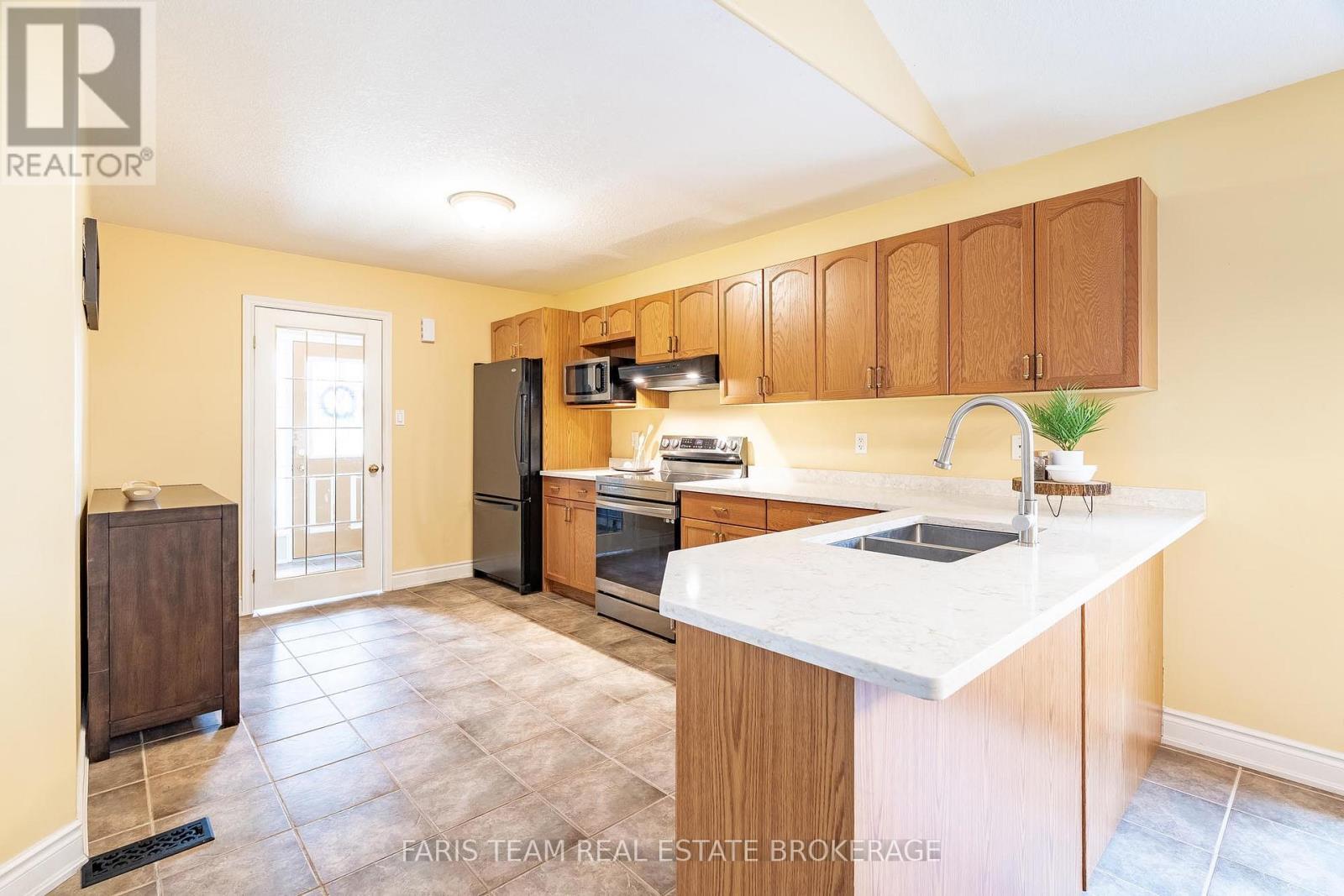 41 Wallace Street, New Tecumseth, Ontario  L9R 2G5 - Photo 8 - N12902556