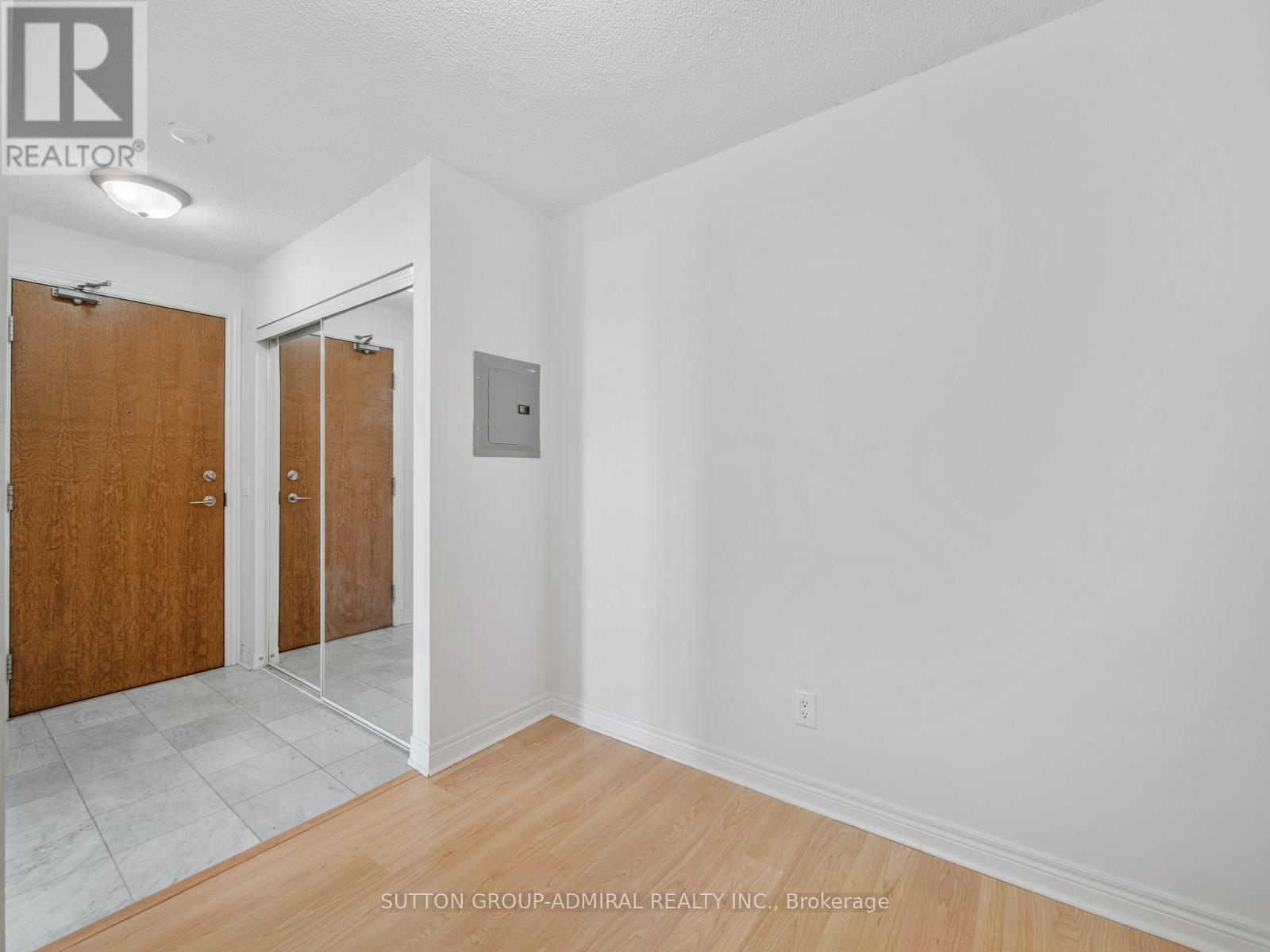 1101 - 60 Disera Drive, Vaughan, Ontario  L4J 9G1 - Photo 4 - N12902576