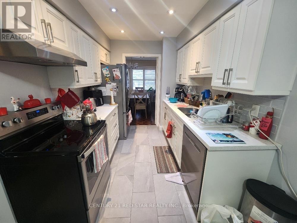 266 Simonston Boulevard, Markham, Ontario L3T 4T5 - Photo 4 - N12902596