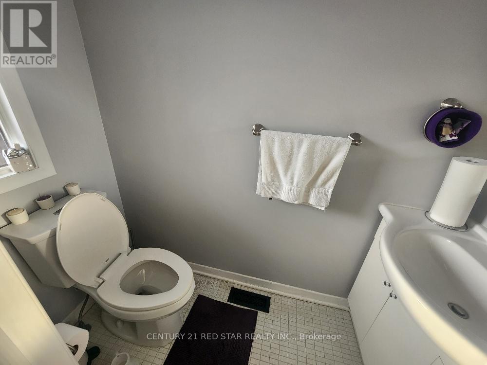 266 Simonston Boulevard, Markham, Ontario L3T 4T5 - Photo 5 - N12902596