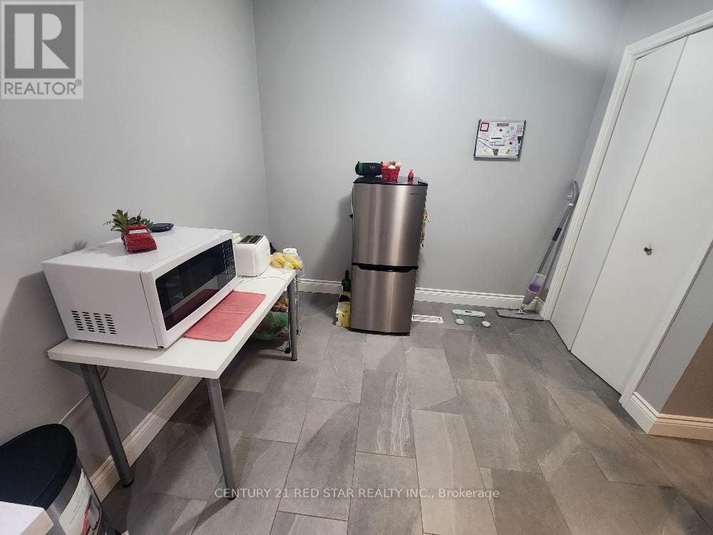 266 Simonston Boulevard, Markham, Ontario L3T 4T5 - Photo 6 - N12902596