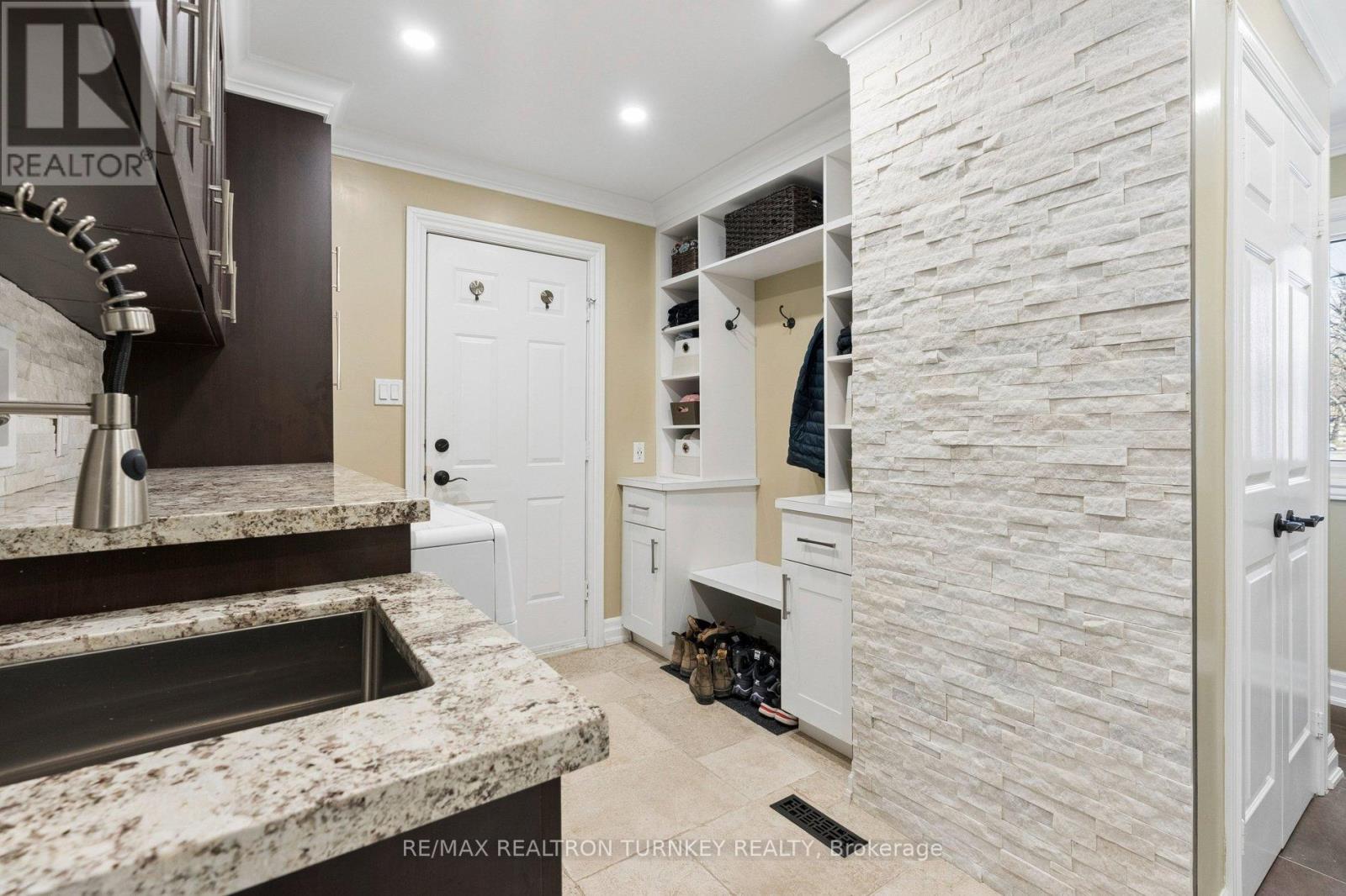 22 Trillium Drive, Aurora, Ontario  L4G 5X9 - Photo 18 - N12871372