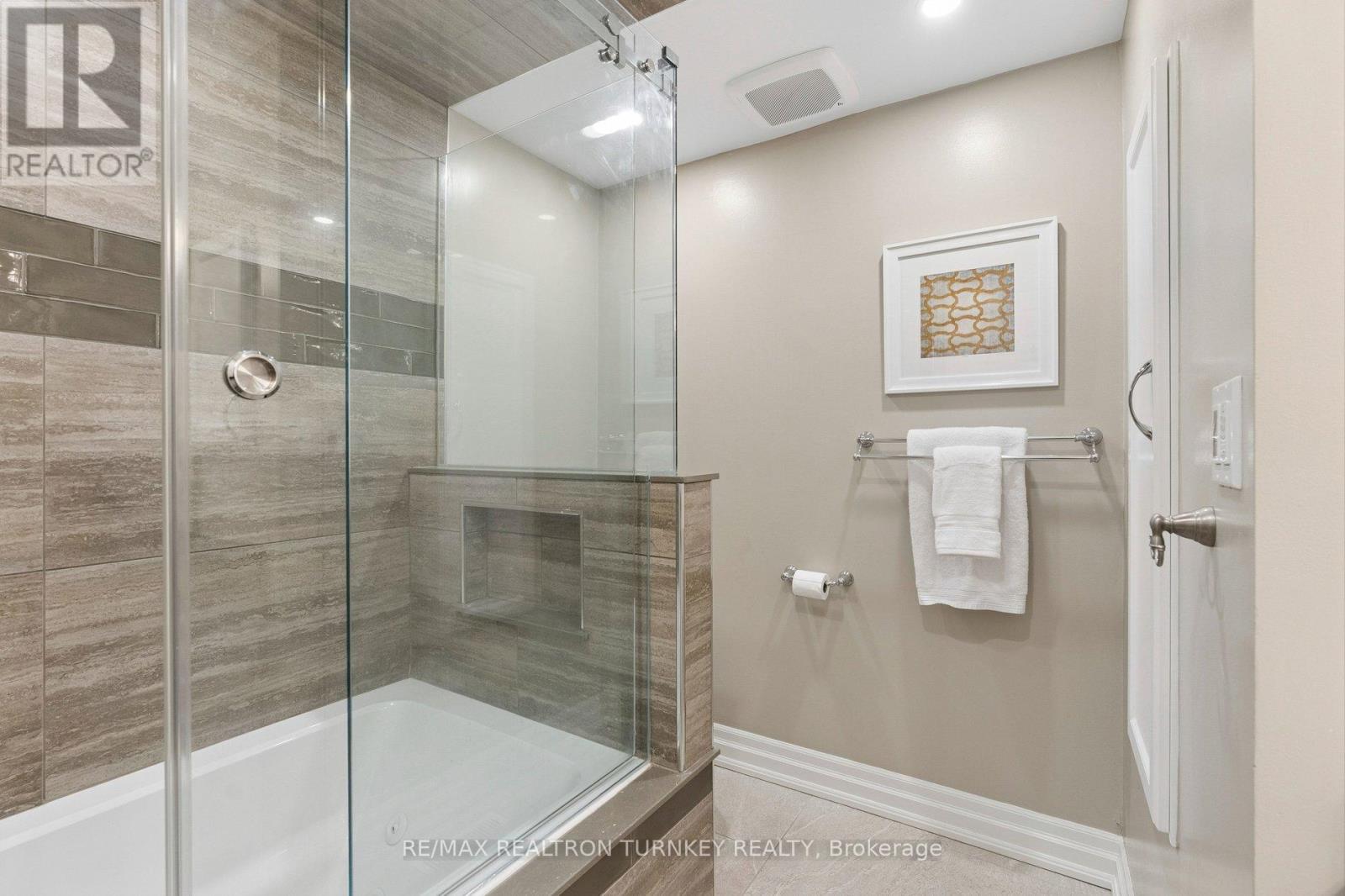 22 Trillium Drive, Aurora, Ontario  L4G 5X9 - Photo 23 - N12871372