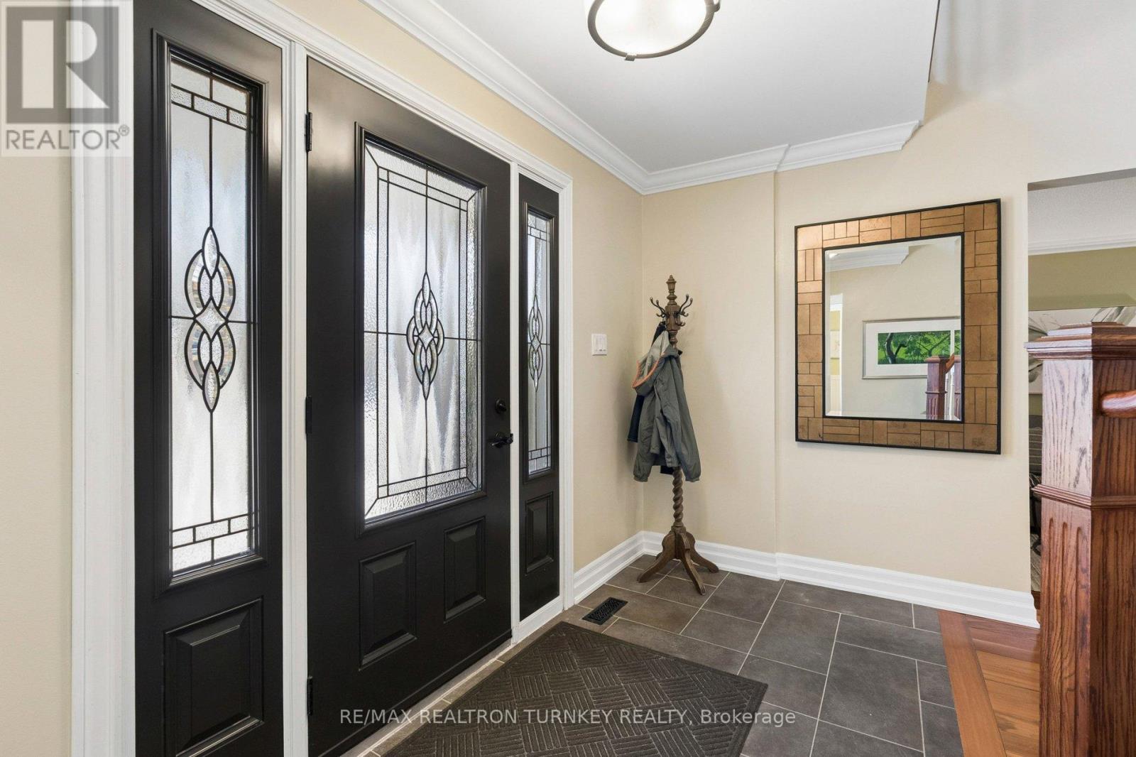 22 Trillium Drive, Aurora, Ontario  L4G 5X9 - Photo 6 - N12871372