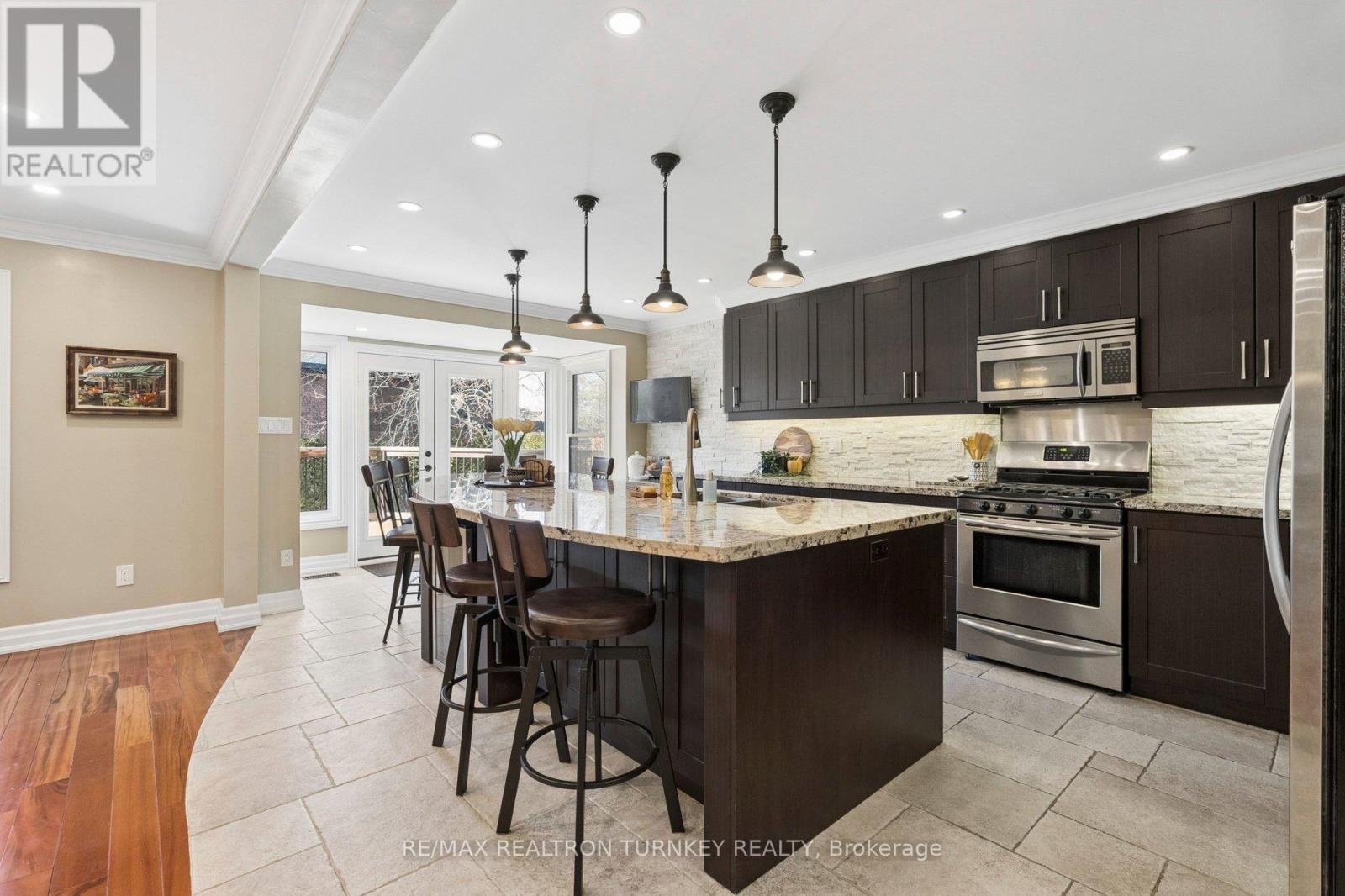 22 Trillium Drive, Aurora, Ontario  L4G 5X9 - Photo 9 - N12871372