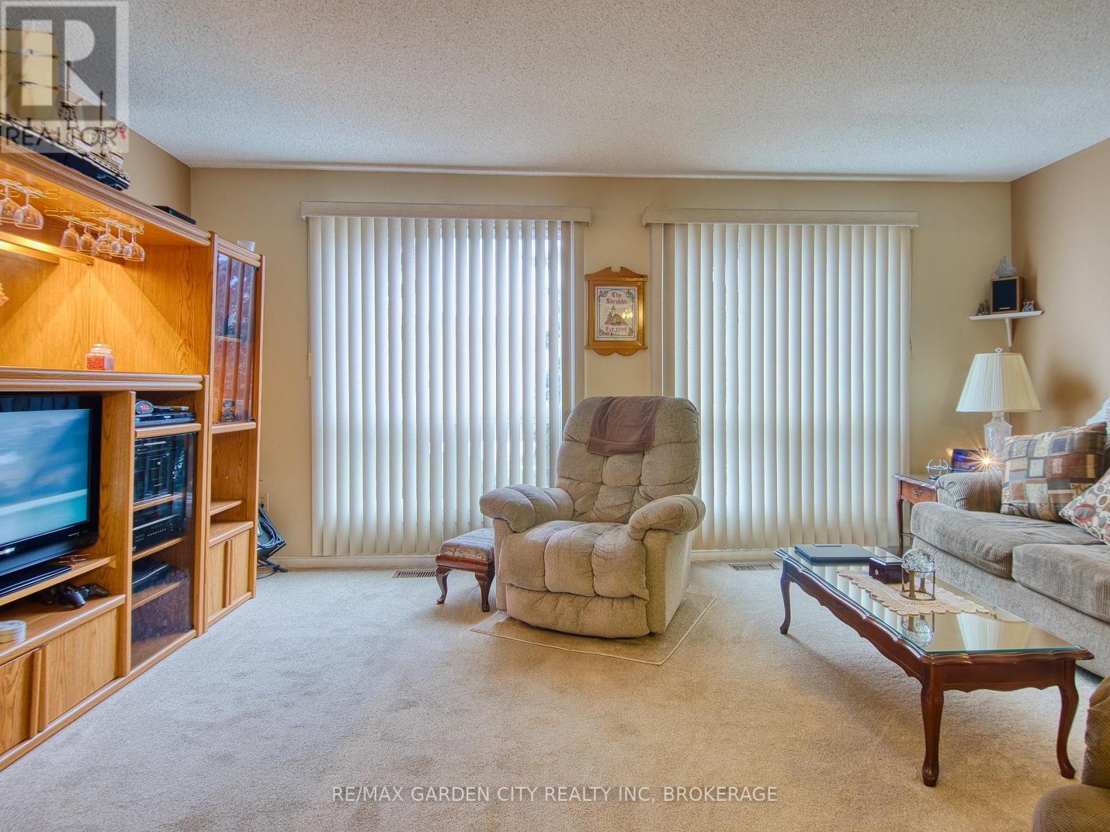 19 - 1155 Paramount Drive, Hamilton, Ontario  L8J 2N3 - Photo 17 - X12902512