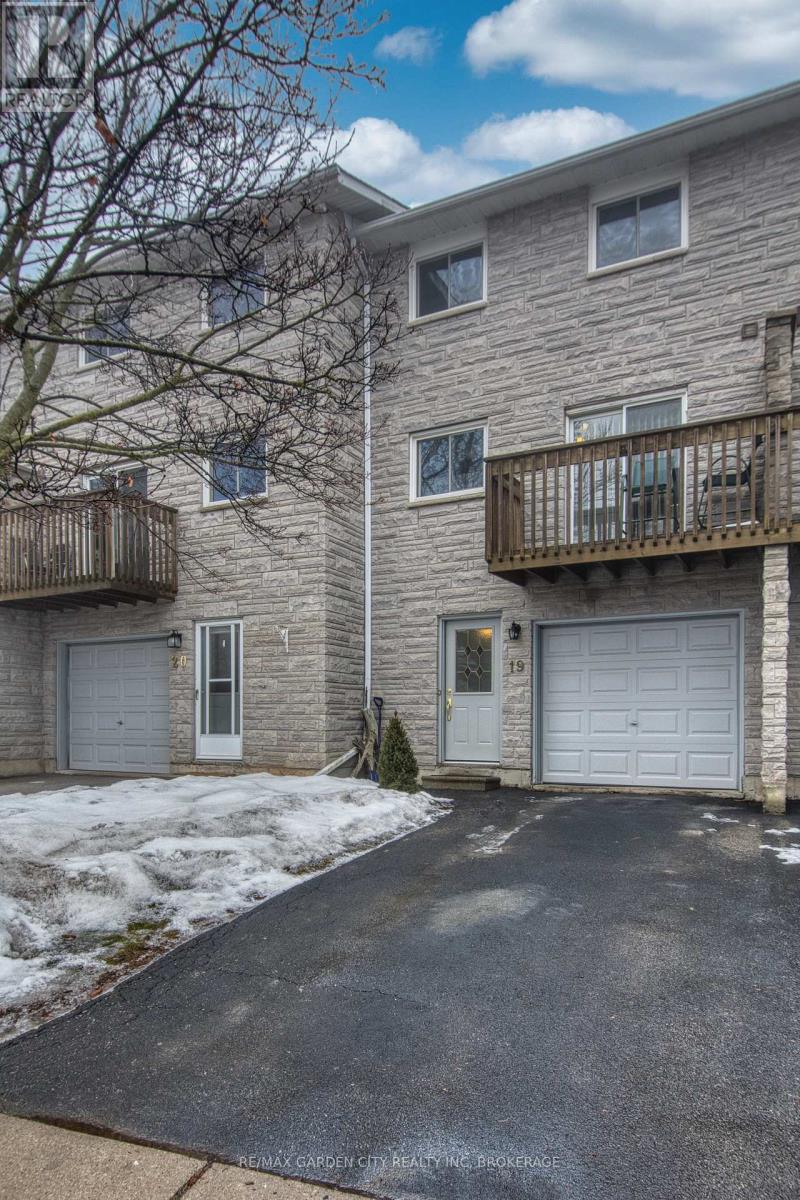 19 - 1155 Paramount Drive, Hamilton, Ontario  L8J 2N3 - Photo 2 - X12902512