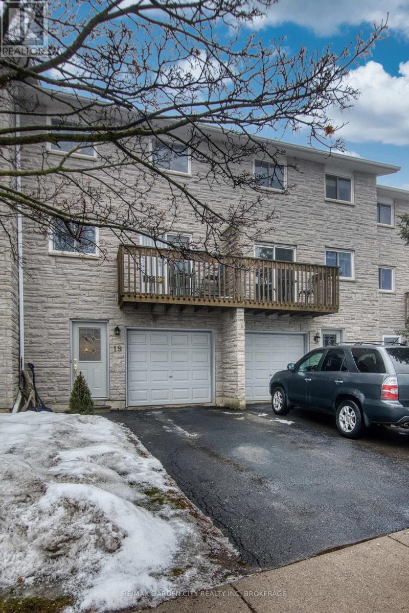 19 - 1155 Paramount Drive, Hamilton, Ontario  L8J 2N3 - Photo 3 - X12902512