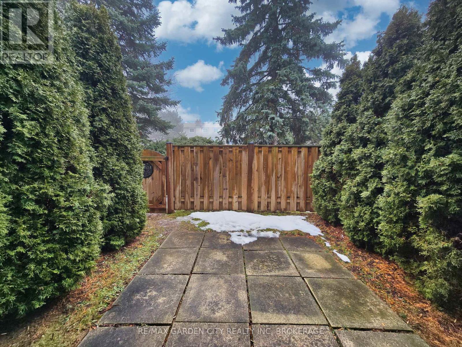 19 - 1155 Paramount Drive, Hamilton, Ontario  L8J 2N3 - Photo 7 - X12902512