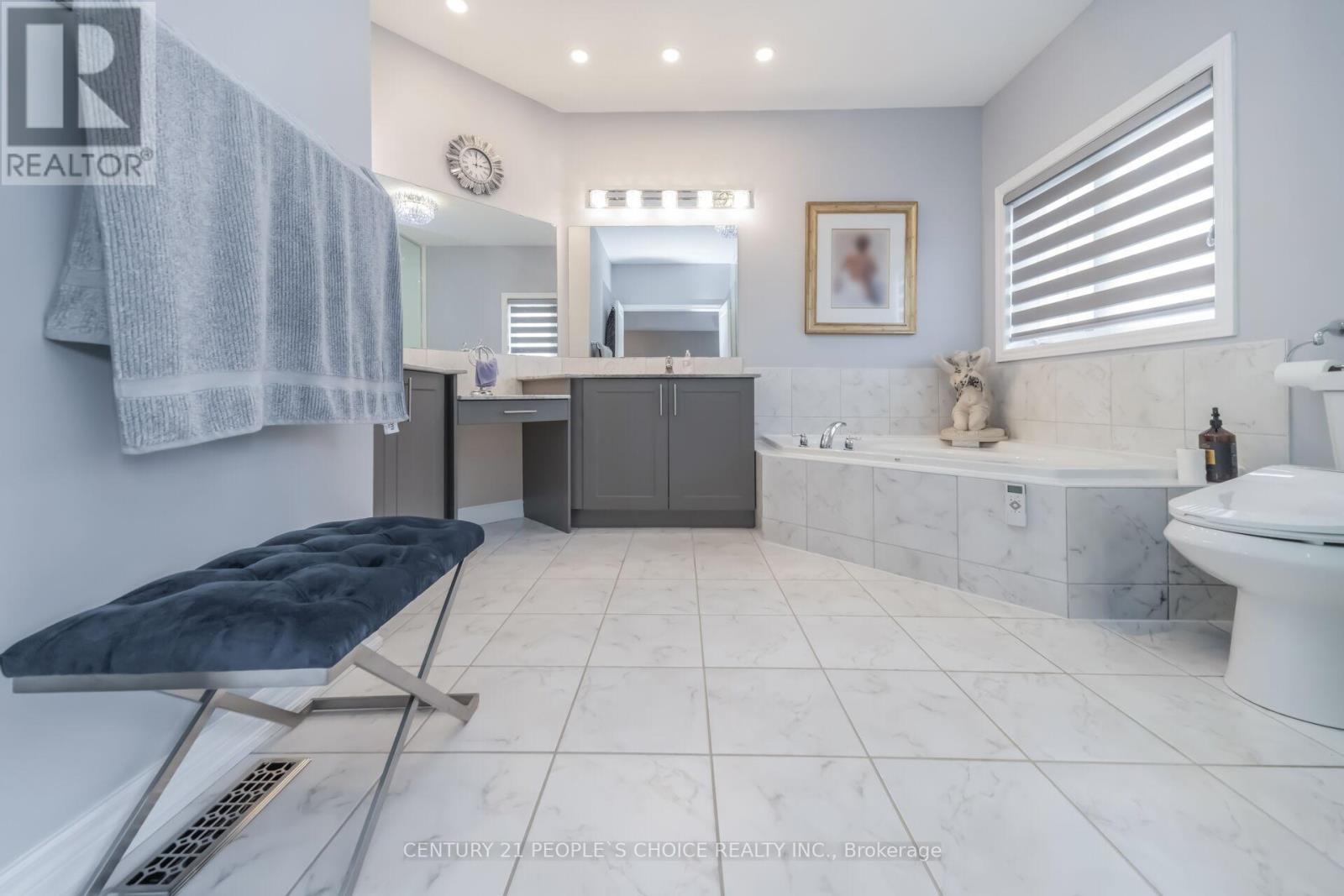 28 Truro Circle, Brampton, Ontario  L7A 4E5 - Photo 26 - W12902532