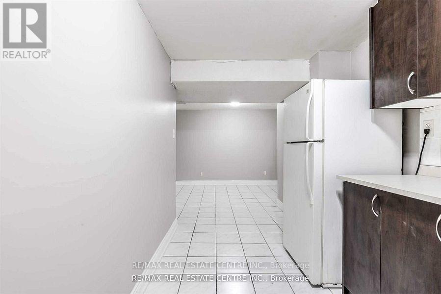 Lower - 83 Autumn Boulevard, Brampton, Ontario  L6T 2W1 - Photo 4 - W12902538