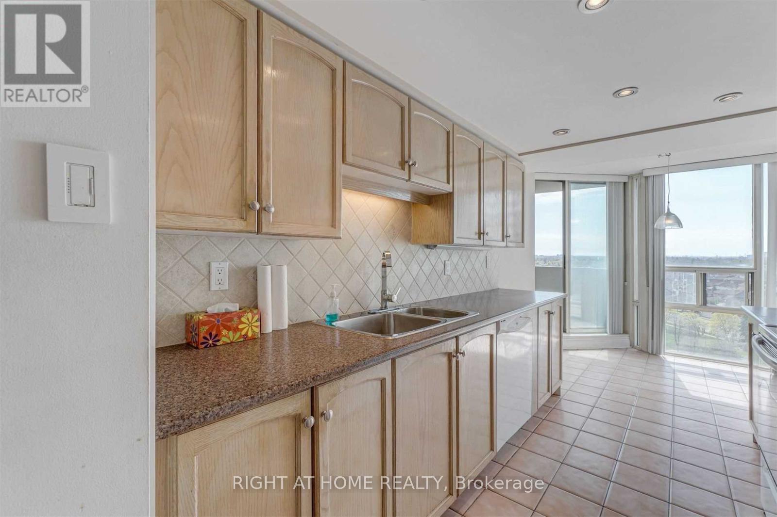 1010 - 330 Rathburn Road W, Mississauga, Ontario  L5B 3Y2 - Photo 21 - W12902542