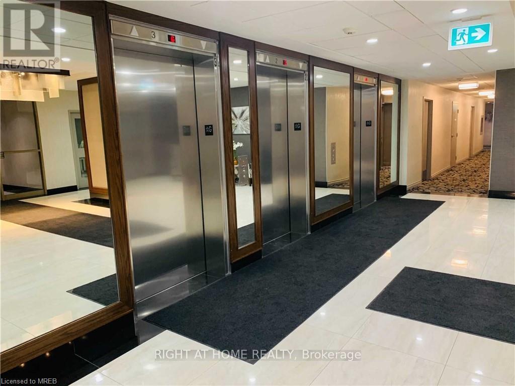 1010 - 330 Rathburn Road W, Mississauga, Ontario  L5B 3Y2 - Photo 3 - W12902542