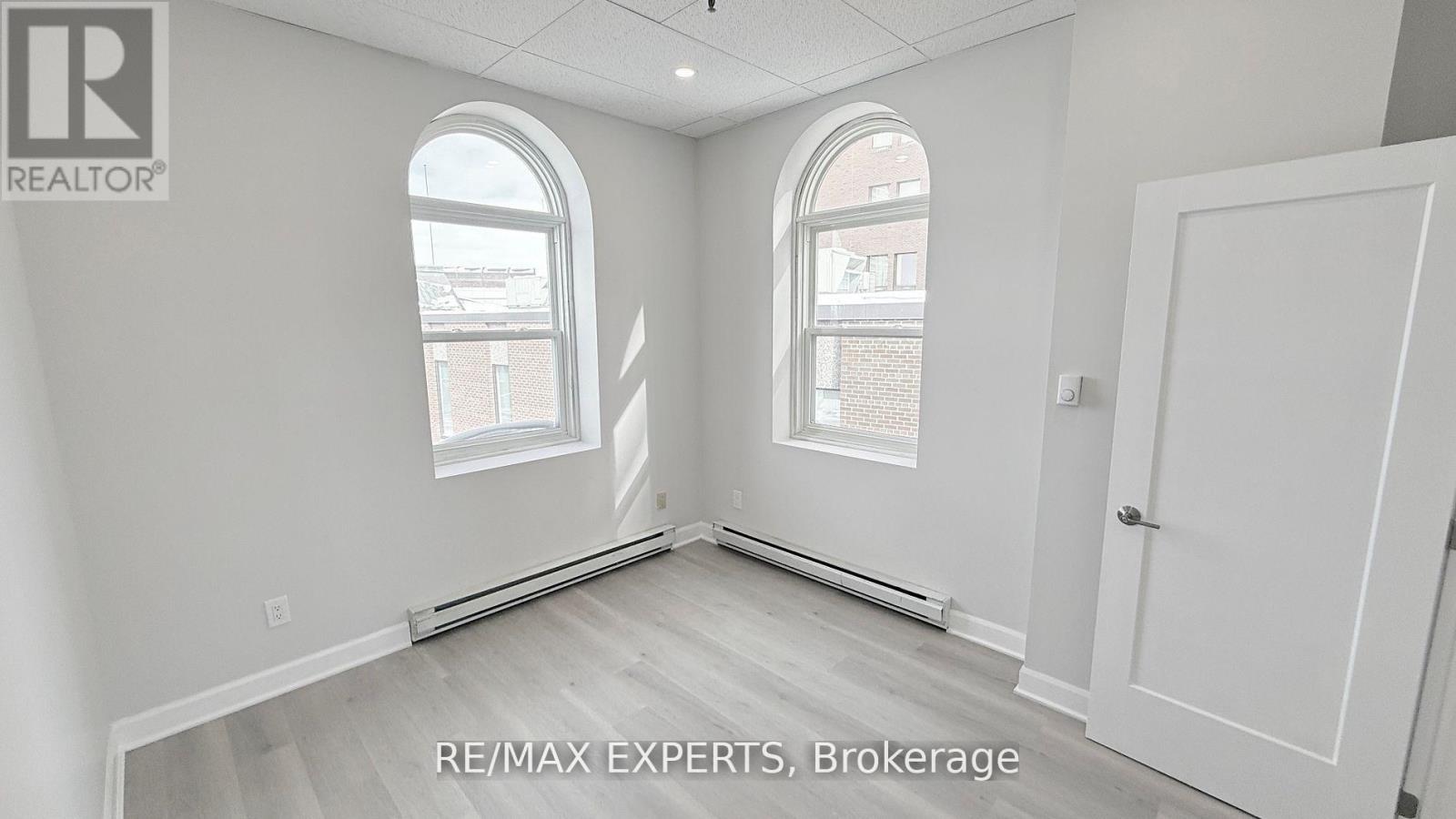 404 - 8 Main Street S, Brampton, Ontario  L6W 2C3 - Photo 10 - W12902584