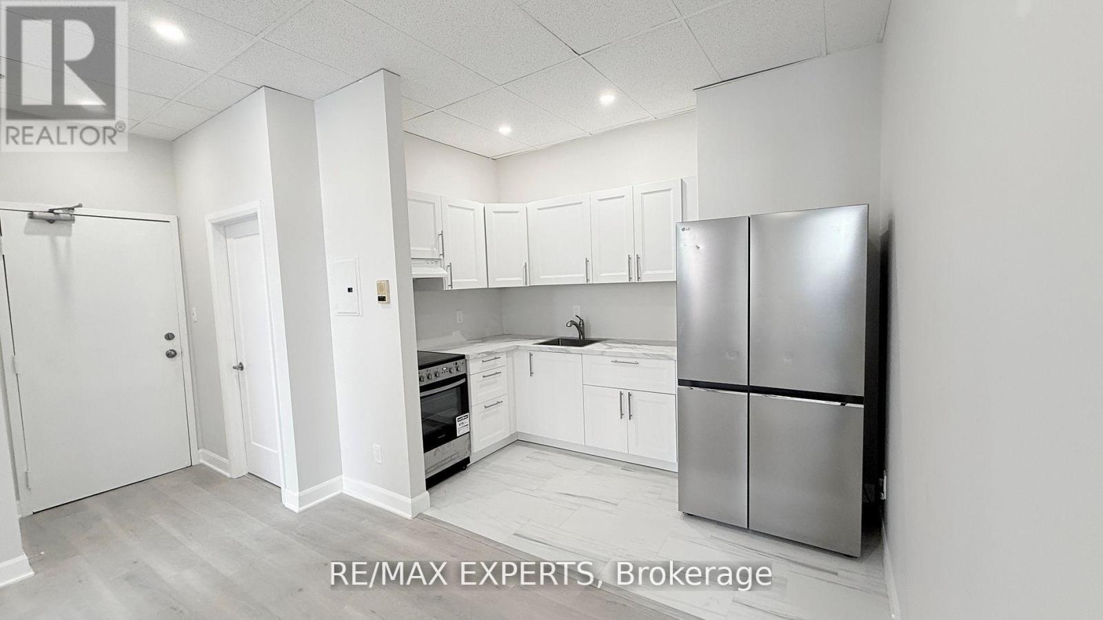 404 - 8 Main Street S, Brampton, Ontario  L6W 2C3 - Photo 2 - W12902584