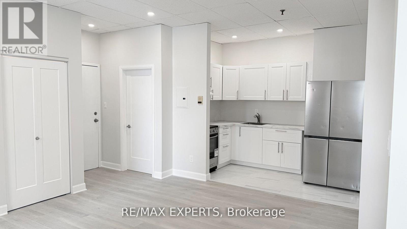 404 - 8 Main Street S, Brampton, Ontario  L6W 2C3 - Photo 3 - W12902584