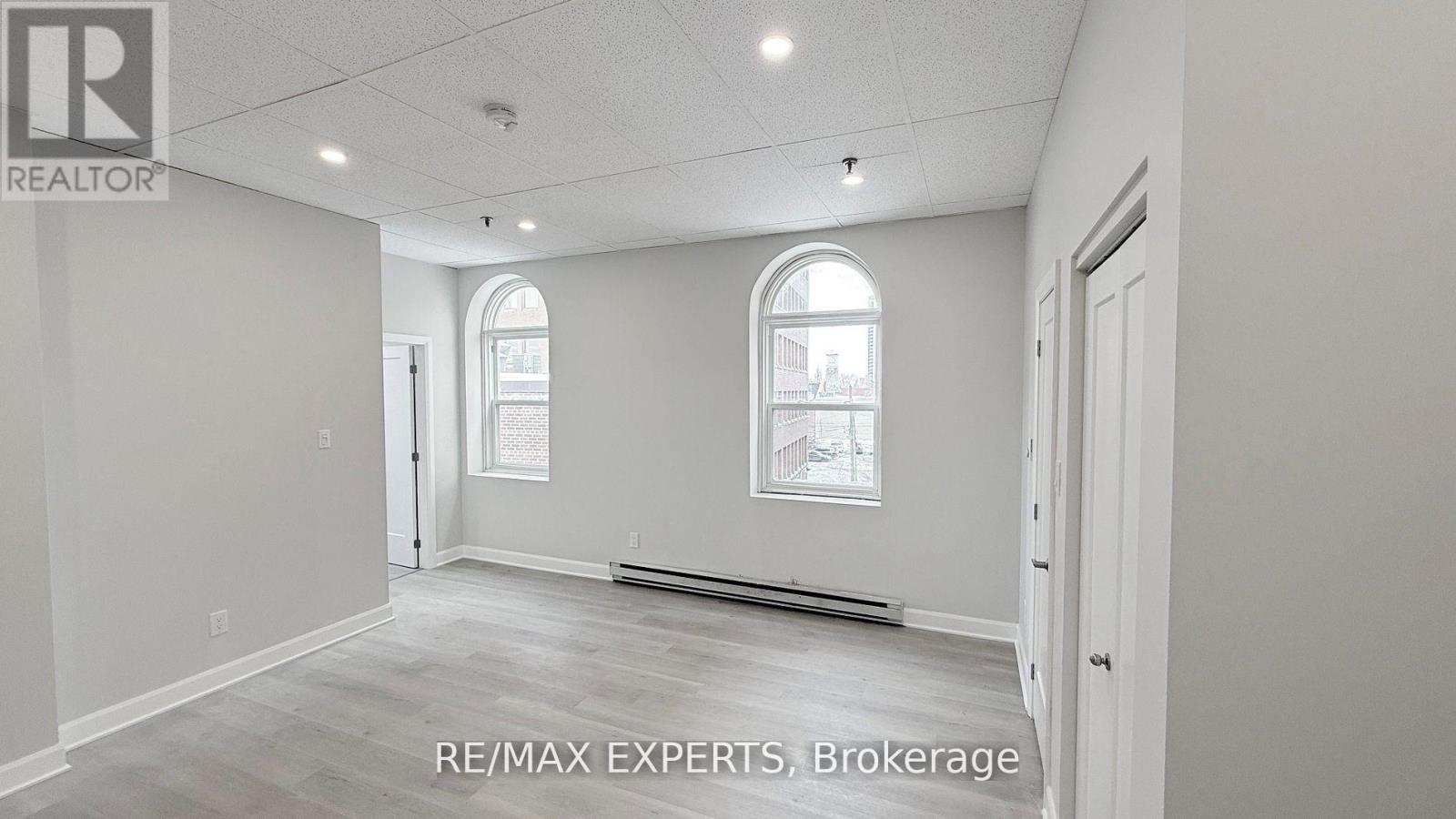 404 - 8 Main Street S, Brampton, Ontario  L6W 2C3 - Photo 4 - W12902584