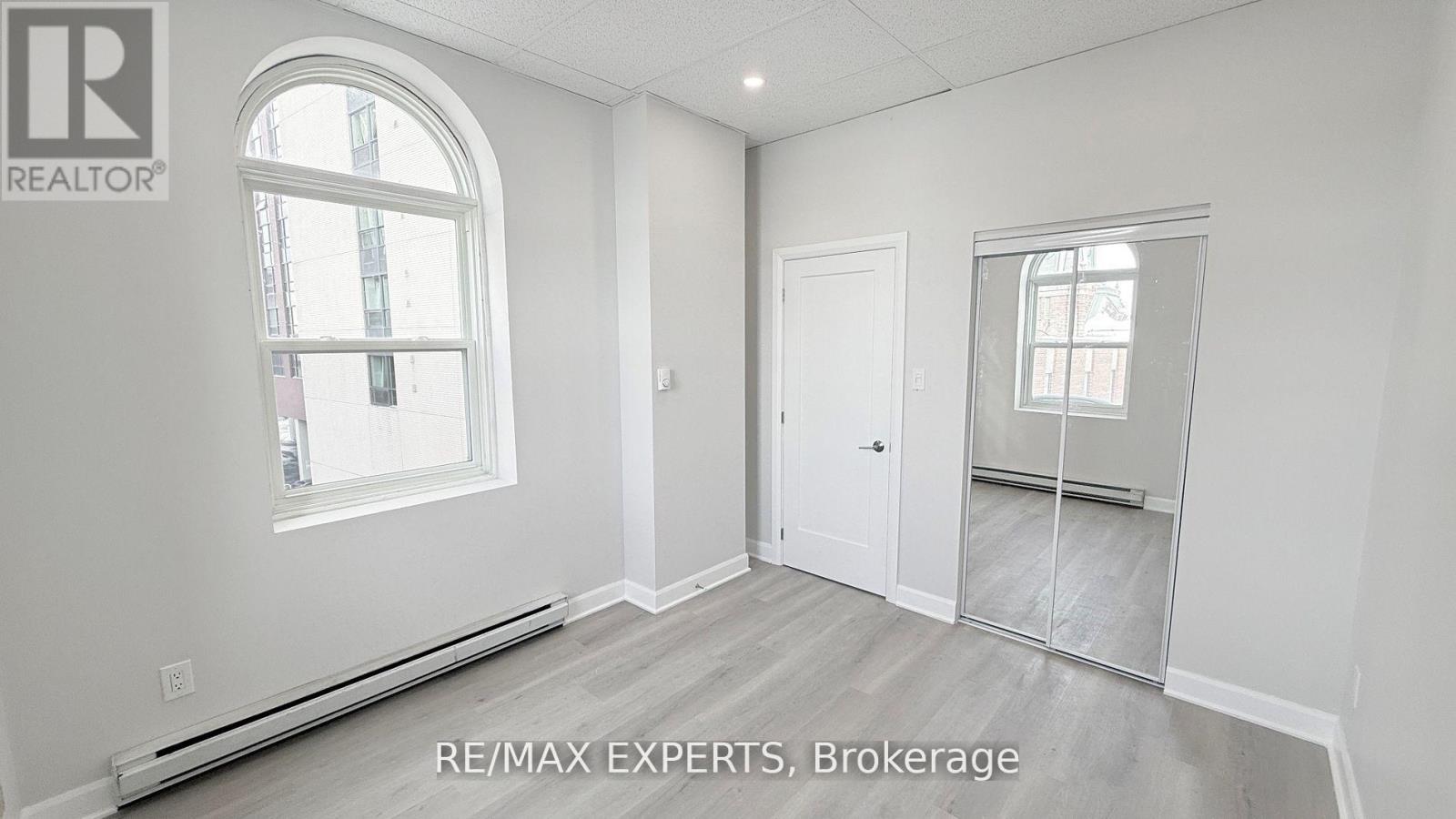 404 - 8 Main Street S, Brampton, Ontario  L6W 2C3 - Photo 5 - W12902584