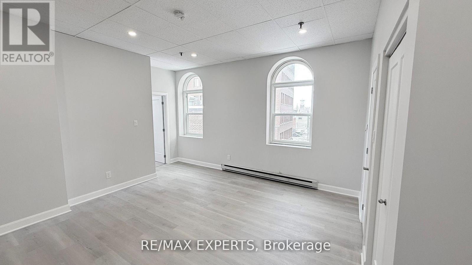 404 - 8 Main Street S, Brampton, Ontario  L6W 2C3 - Photo 6 - W12902584