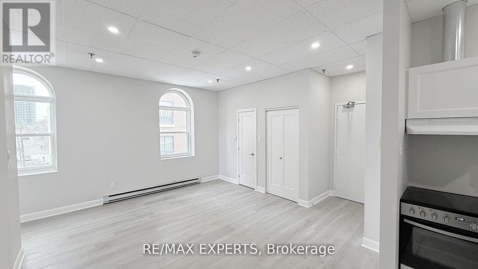 404 - 8 Main Street S, Brampton, Ontario  L6W 2C3 - Photo 7 - W12902584