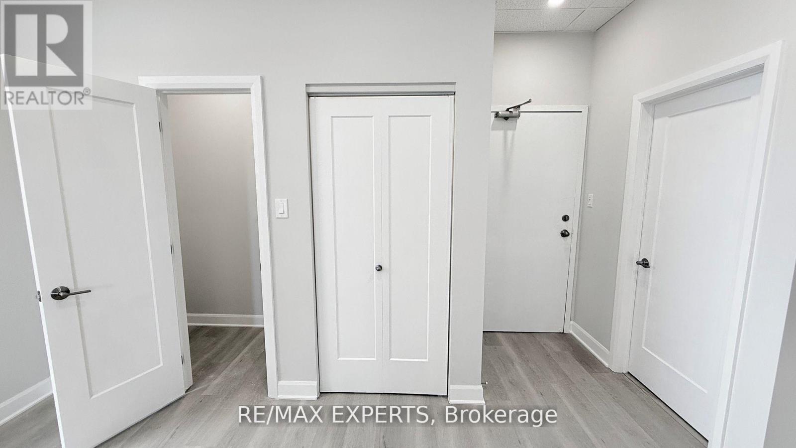 404 - 8 Main Street S, Brampton, Ontario  L6W 2C3 - Photo 8 - W12902584