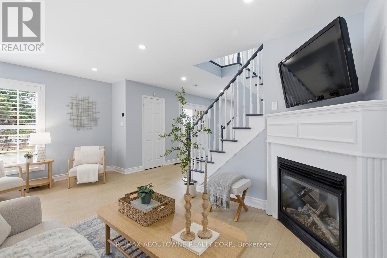 5655 Adele Road, Burlington, Ontario  L7L 6X2 - Photo 10 - W12902604