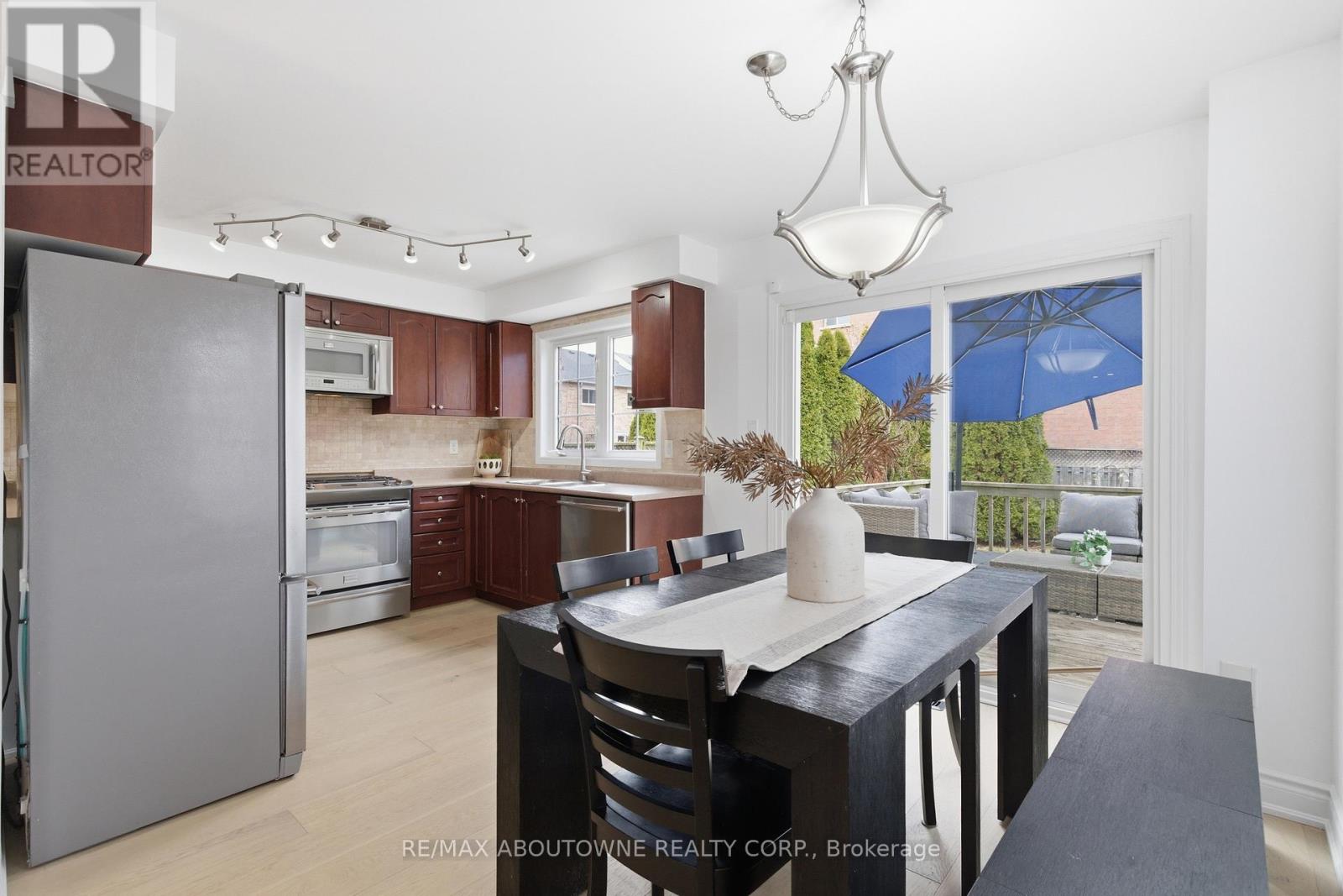 5655 Adele Road, Burlington, Ontario  L7L 6X2 - Photo 14 - W12902604