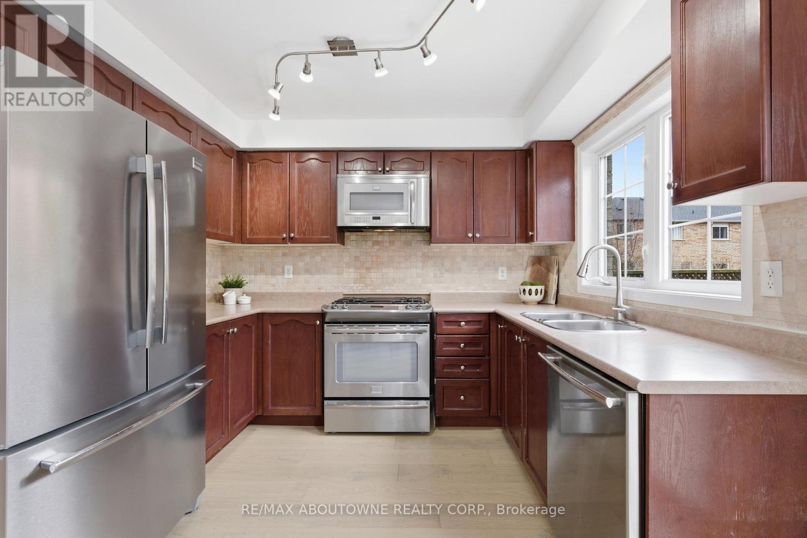 5655 Adele Road, Burlington, Ontario  L7L 6X2 - Photo 15 - W12902604