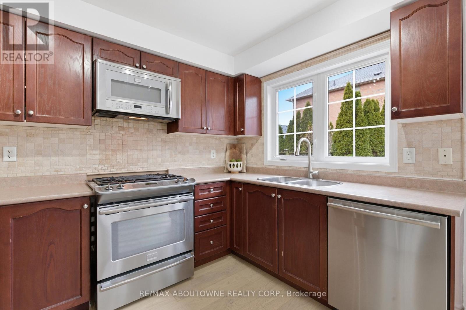 5655 Adele Road, Burlington, Ontario  L7L 6X2 - Photo 16 - W12902604