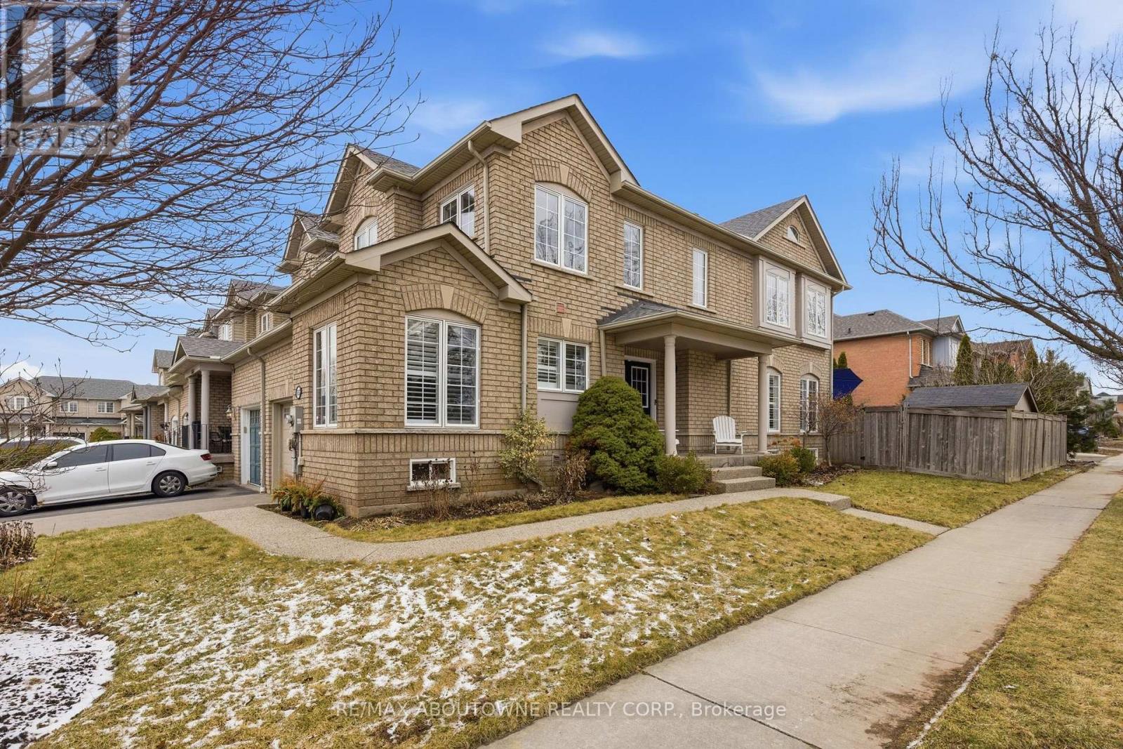 5655 Adele Road, Burlington, Ontario  L7L 6X2 - Photo 3 - W12902604