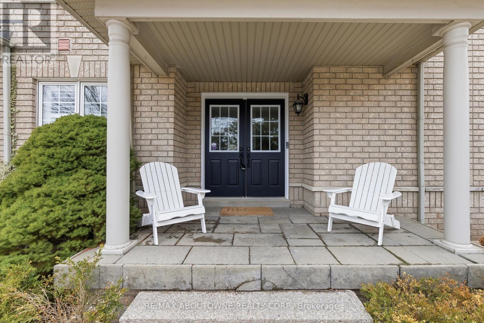 5655 Adele Road, Burlington, Ontario  L7L 6X2 - Photo 5 - W12902604