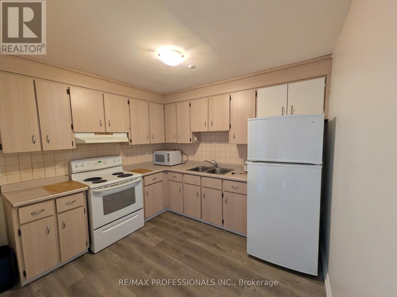 Lower 6 - 53 Maria Street, Toronto, Ontario  M6P 1W1 - Photo 4 - W12902622