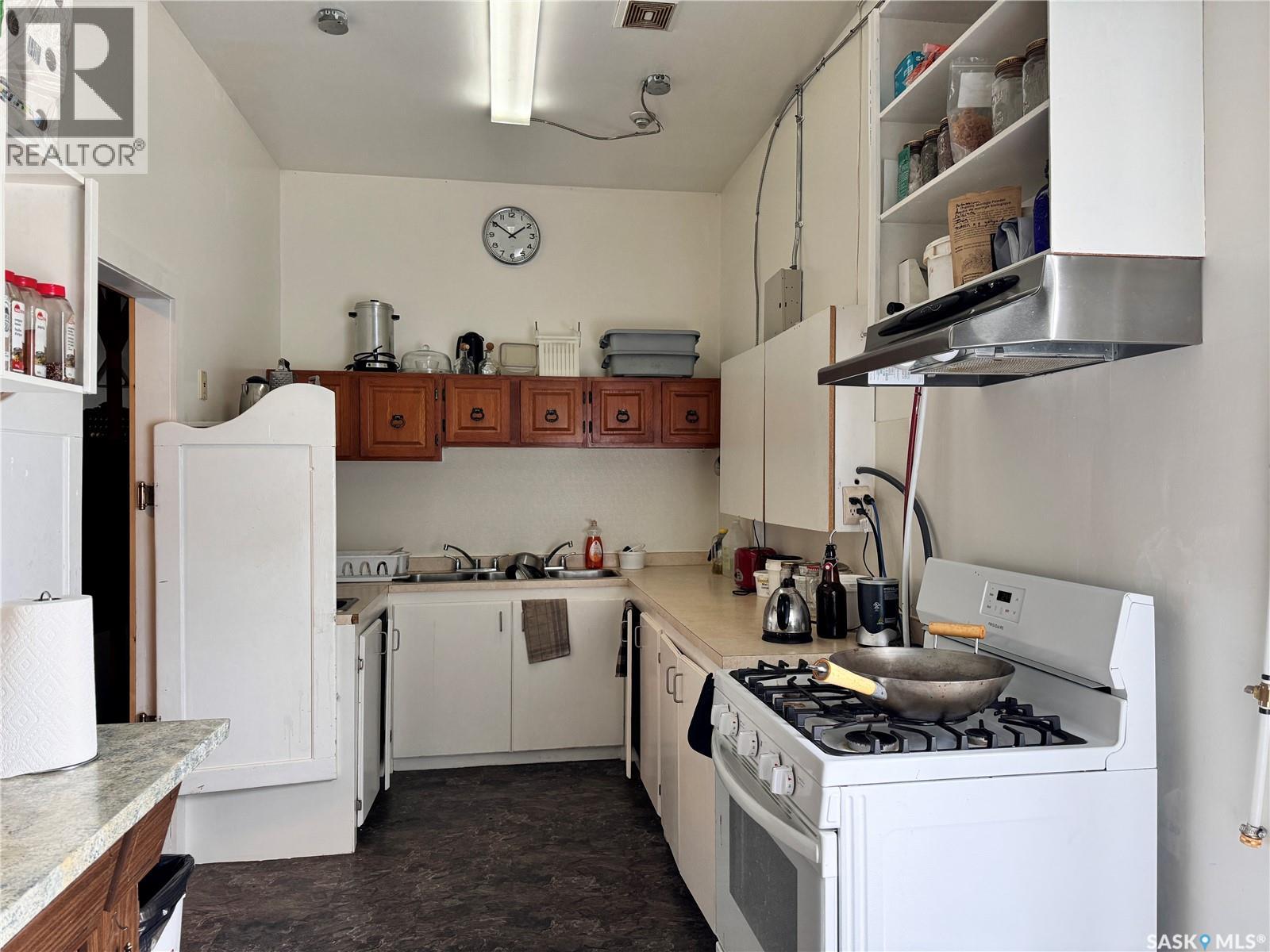 205-207 Main Street, Lintlaw, Saskatchewan  S0A 2H0 - Photo 2 - SK016026