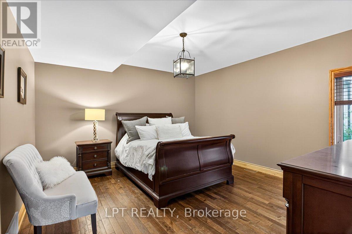 192 Sunset Boulevard, Blue Mountains, Ontario  N0H 2P0 - Photo 15 - X12902614