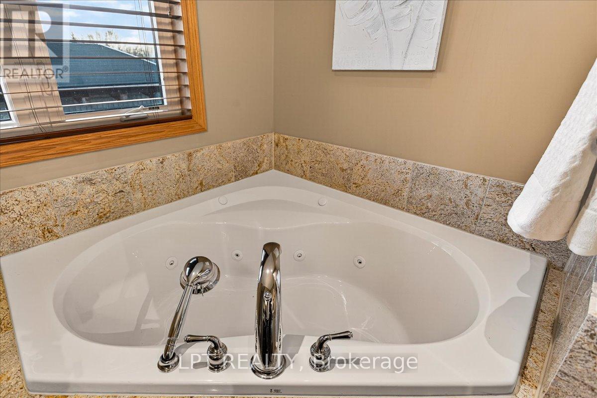 192 Sunset Boulevard, Blue Mountains, Ontario  N0H 2P0 - Photo 44 - X12902614