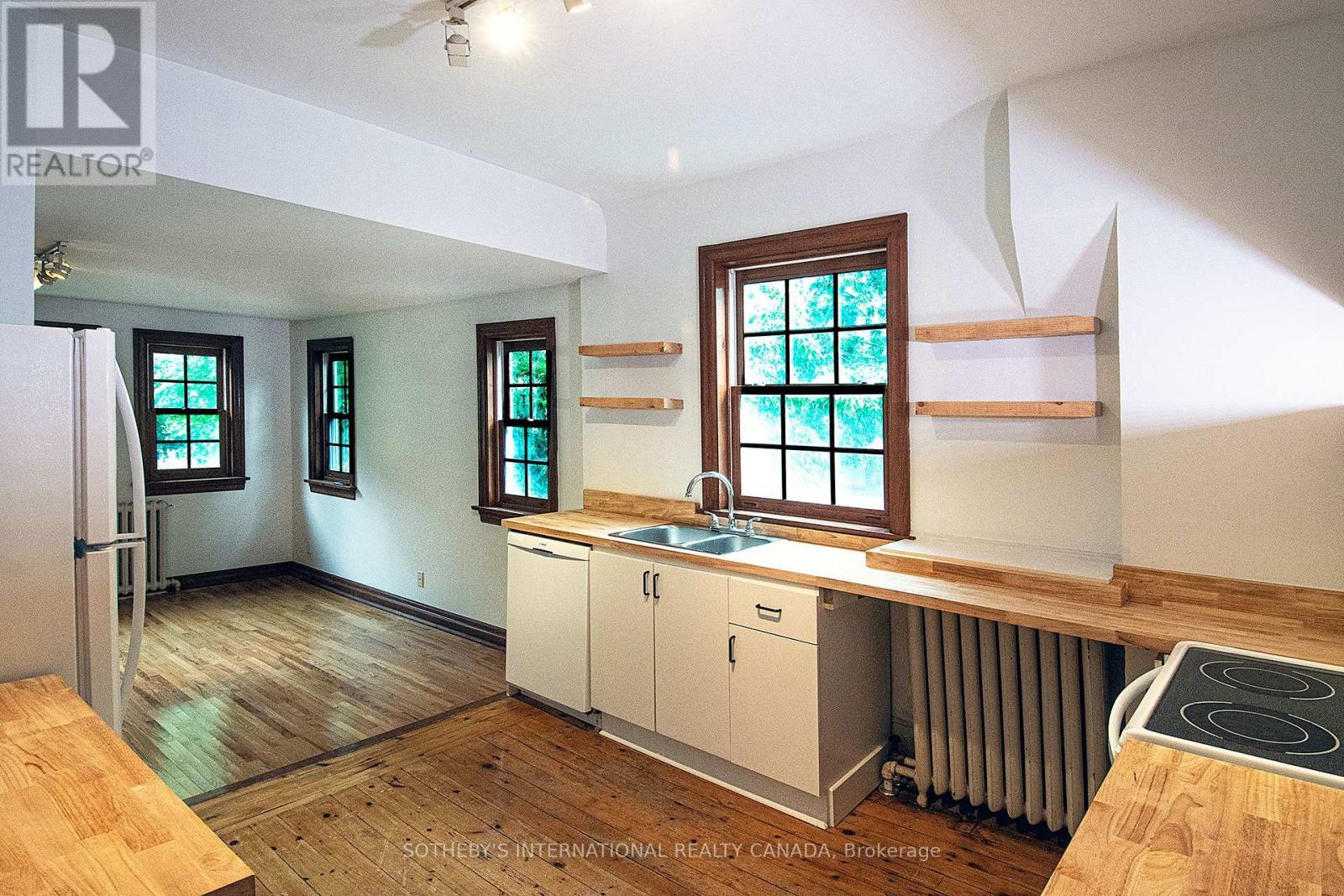 Upper - 19 Melgund Road, Toronto, Ontario  M5R 1Z9 - Photo 7 - C12901654