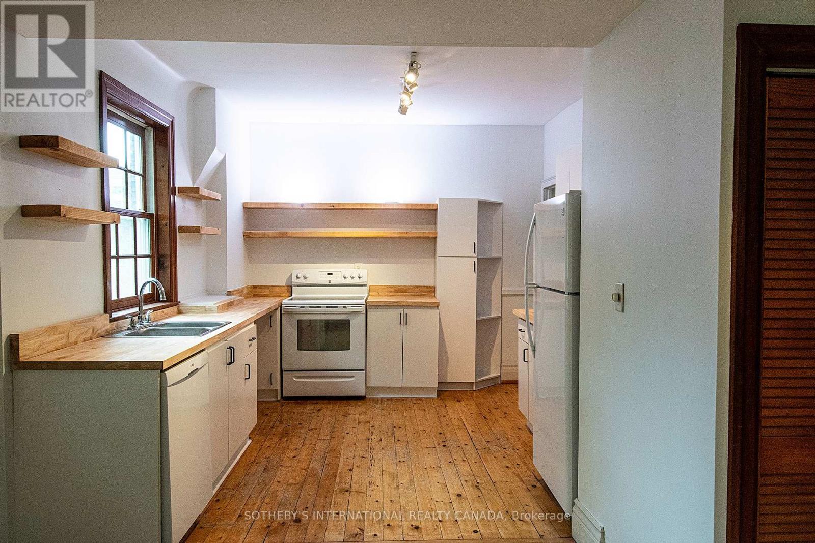 Upper - 19 Melgund Road, Toronto, Ontario  M5R 1Z9 - Photo 8 - C12901654